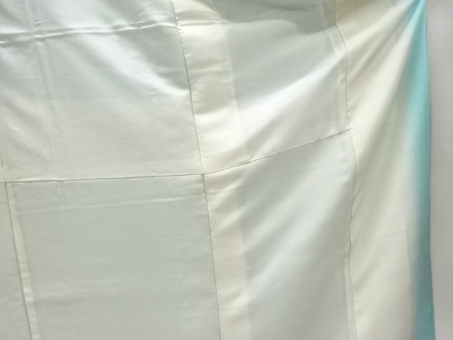  菊模様織出し色無地着物